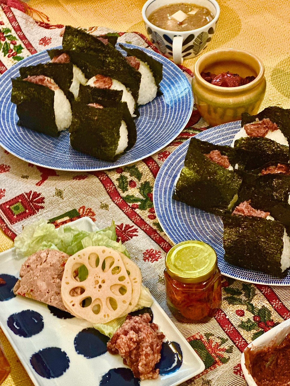 和リッサを並べた食卓